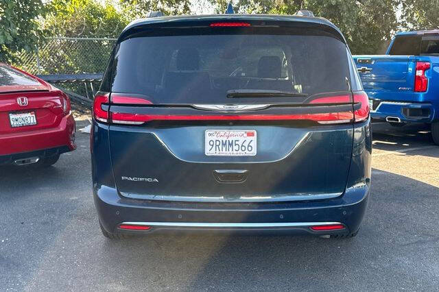2022 Chrysler Pacifica Touring L