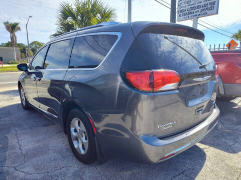 2018 Chrysler Pacifica Hybrid Touring L