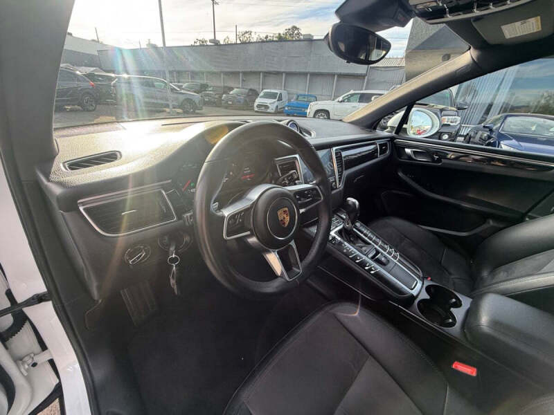 2017 Porsche Macan