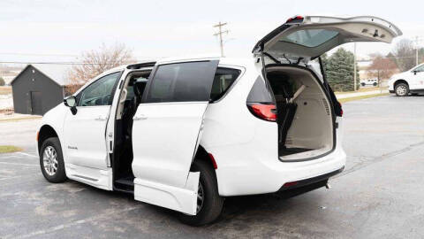 2024 Chrysler Pacifica Touring L