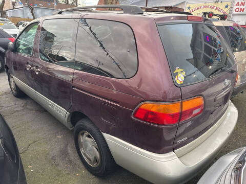 1999 Toyota Sienna LE
