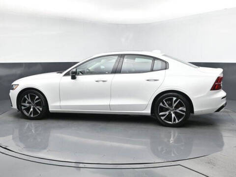 2024 Volvo S60 B5 Core Dark Theme