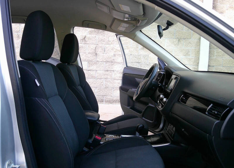 2020 Mitsubishi Outlander SE