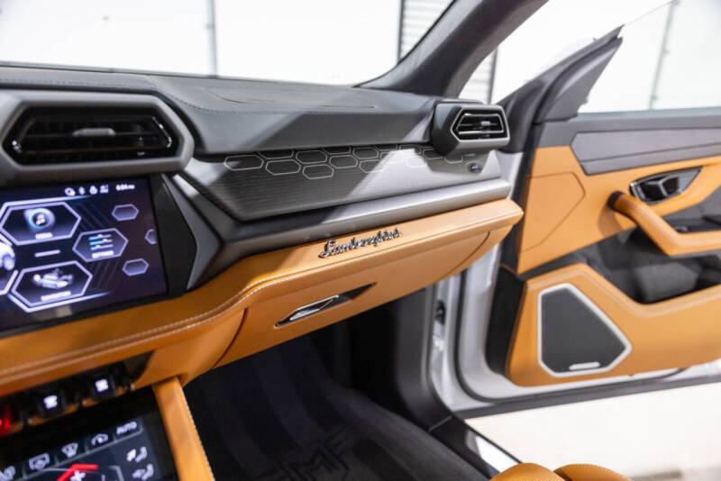 2025 Lamborghini Urus SE