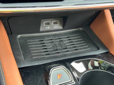 2025 VinFast VF8 Plus