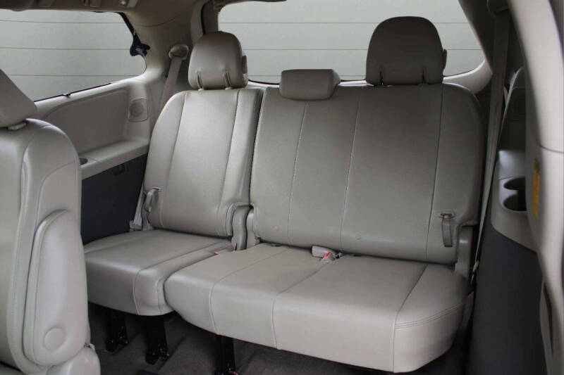 2014 Toyota Sienna XLE 7-Passenger