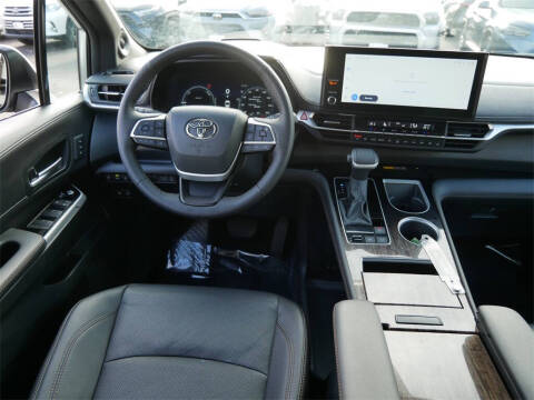 2025 Toyota Sienna Platinum 7-Passenger