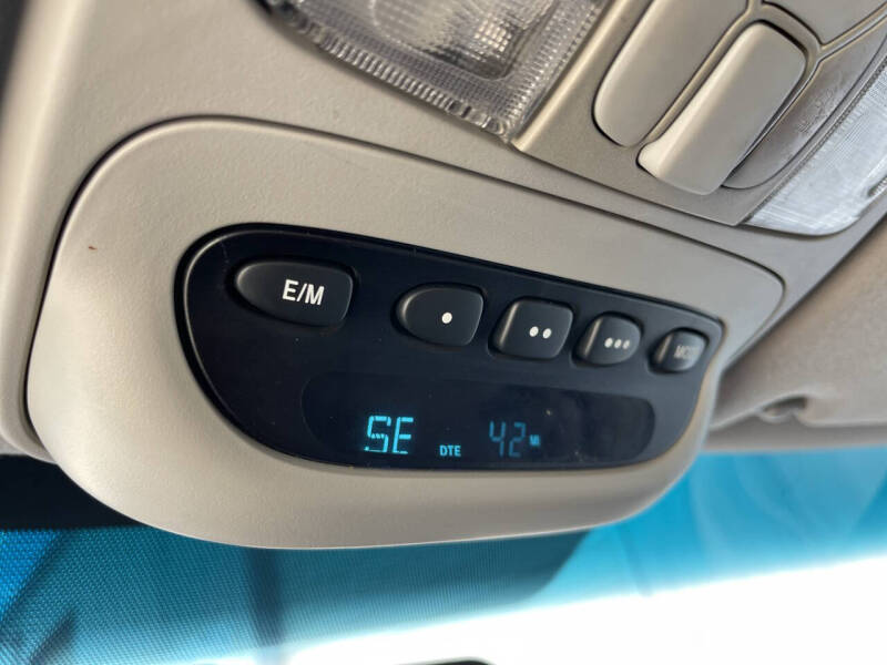 2004 Toyota Sienna LE 8 Passenger
