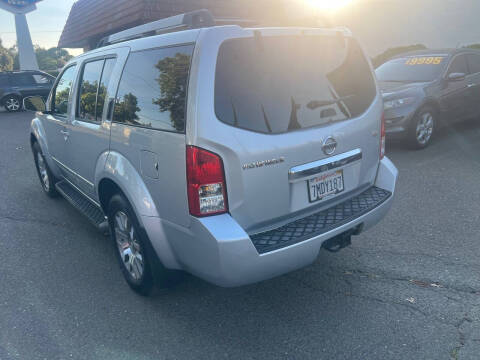 2011 Nissan Pathfinder S