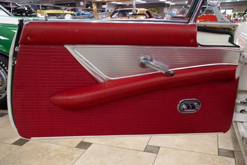 1957 Ford Thunderbird