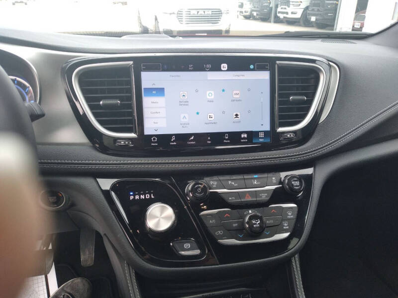 2024 Chrysler Pacifica Plug-In Hybrid Select