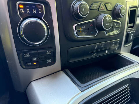 2016 RAM 1500 SLT