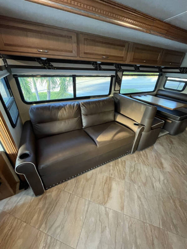 2017 Winnebago Forza 36G