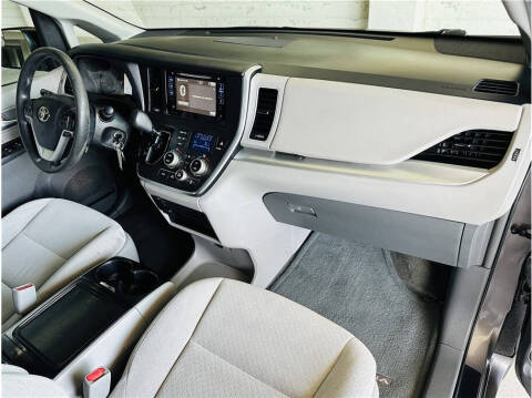 2017 Toyota Sienna