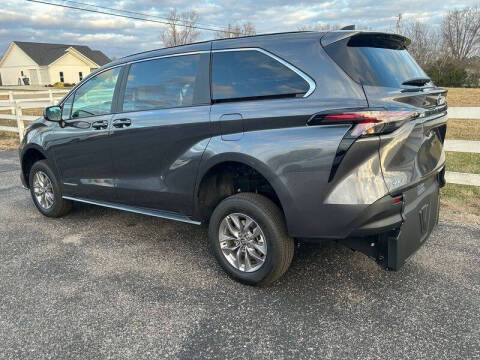 2025 Toyota Sienna LE 8-Passenger