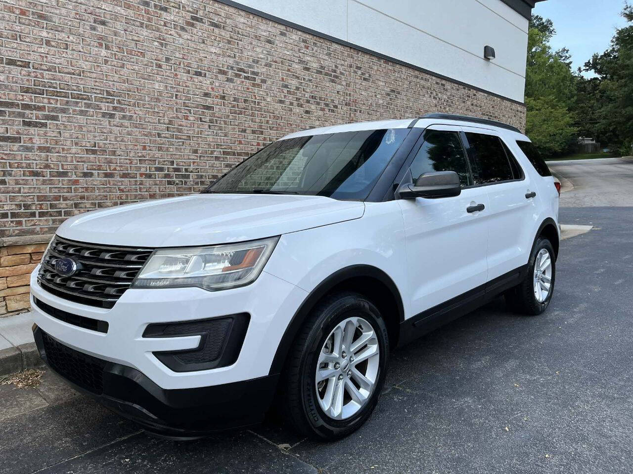 White 2016 Ford Explorer Base Base 4dr SUV 1