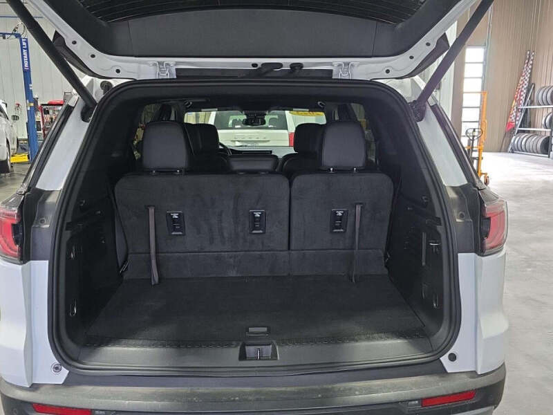 2024 GMC Acadia Elevation