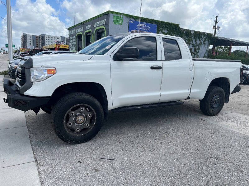 2016 Toyota Tundra SR's photo