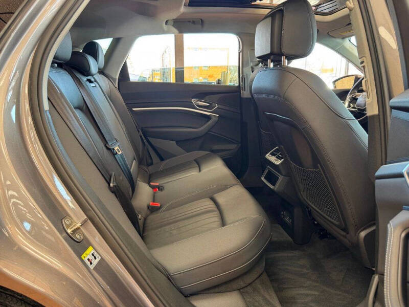 2021 Audi e-tron quattro Premium