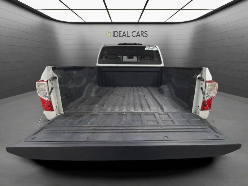2017 Nissan Titan