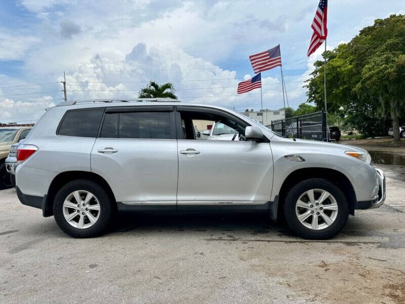 2012 Toyota Highlander  - $17,995