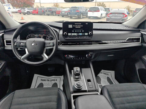 2024 Mitsubishi Outlander SE