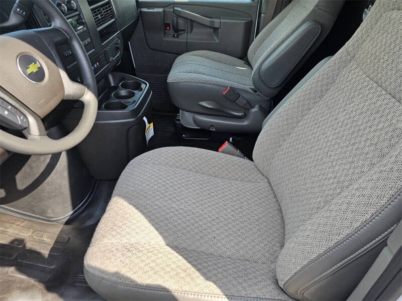 2025 Chevrolet Express 2500