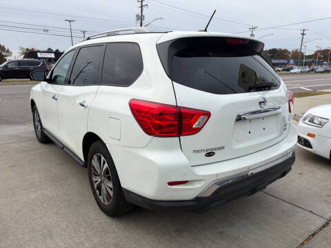 2018 Nissan Pathfinder SV