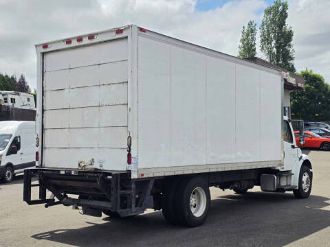 2009 Freightliner M2 106