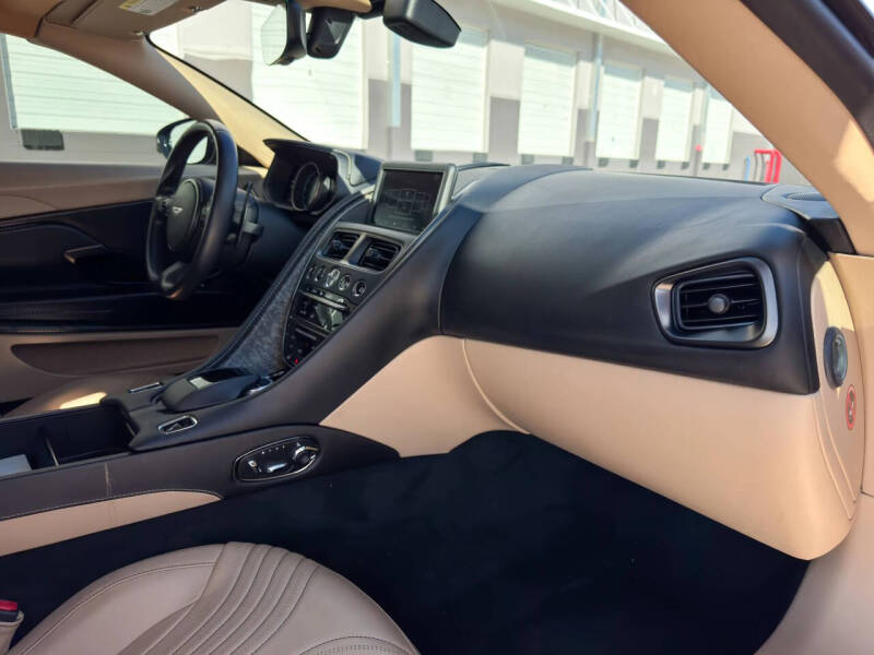 2019 Aston Martin DB11 Volante