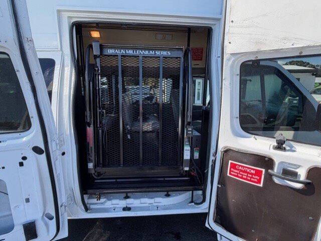 2001 Ford E-Series E-350 SD