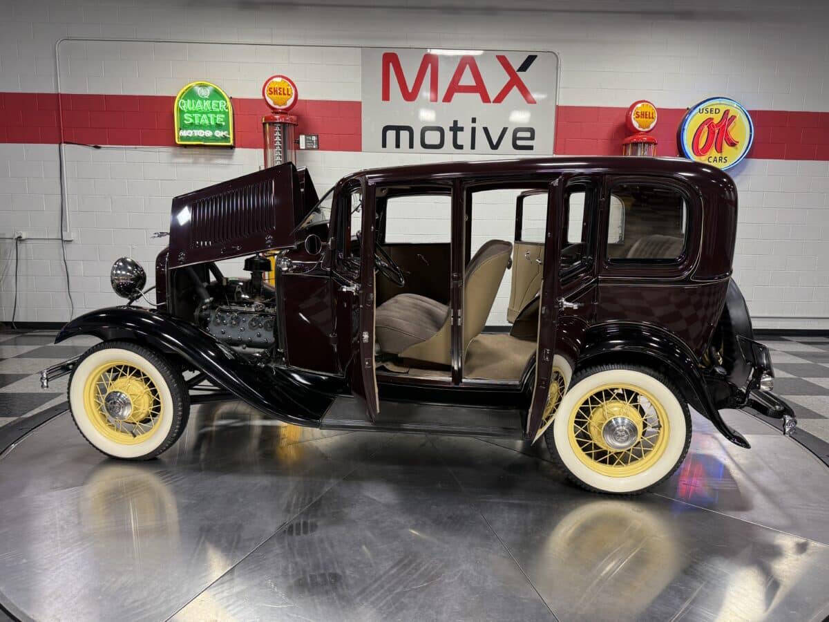 1932 Ford Model 18 83