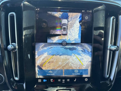 2025 Volvo XC40 B5 Plus Bright Theme