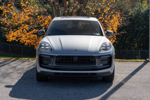 2025 Porsche Macan T