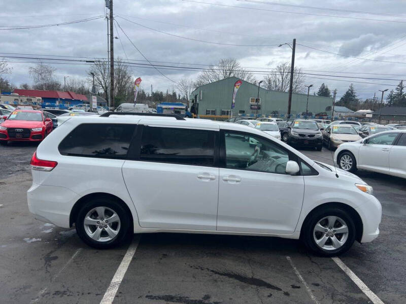 2012 Toyota Sienna