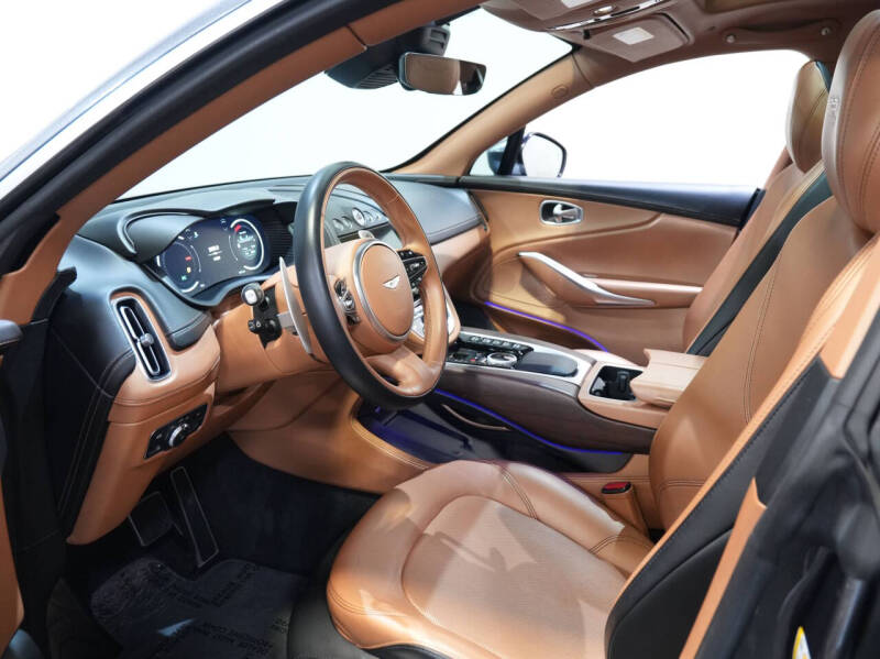 2021 Aston Martin DBX