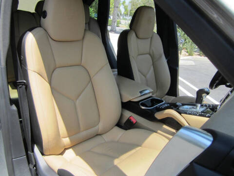 2014 Porsche Cayenne Platinum