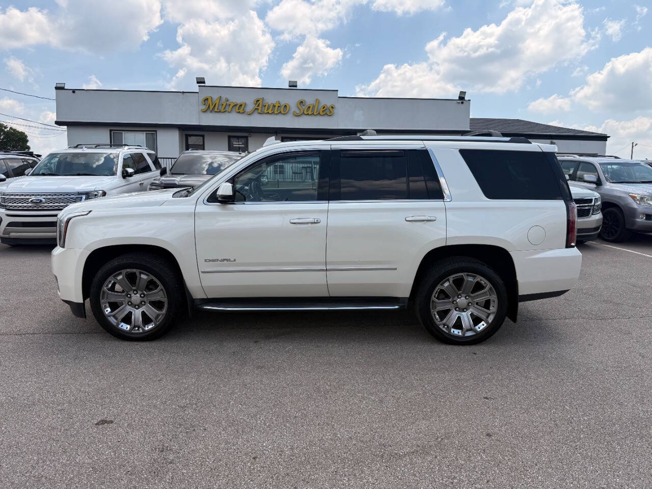 White 2015 GMC Yukon SUV / Crossover Four-Wheel Drive 8-Speed Automatic