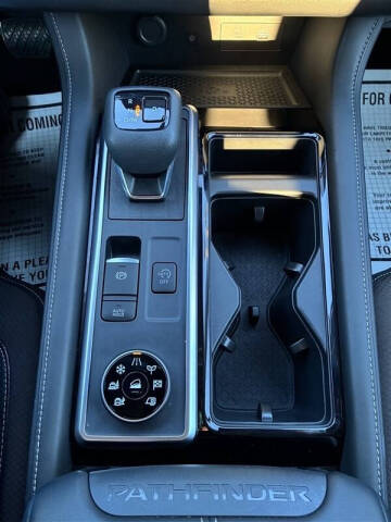 2023 Nissan Pathfinder SL