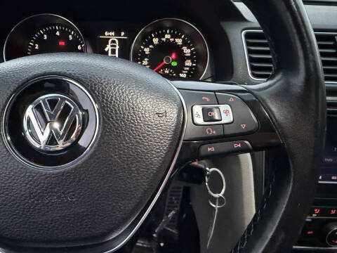 2017 Volkswagen Passat 1.8T R-Line