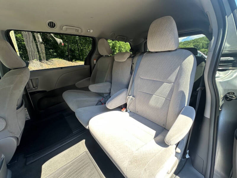 2017 Toyota Sienna LE 8-Passenger