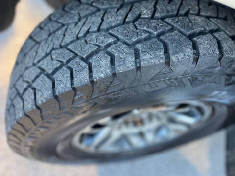 2004 Toyota Sequoia SR5