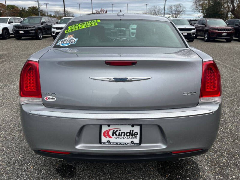 2016 Chrysler 300 Limited