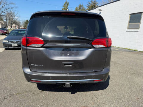 2017 Chrysler Pacifica Touring-L Plus