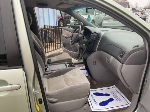 2009 Toyota Sienna LE 8-Passenger