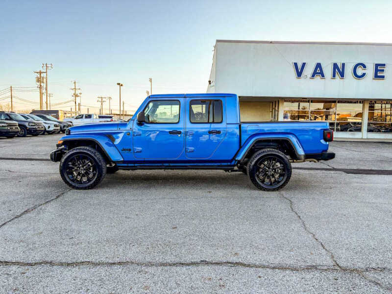 2025 Jeep Gladiator NightHawk