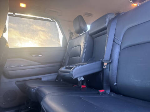 2022 Nissan Pathfinder SL