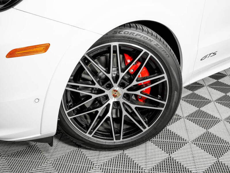 2025 Porsche Cayenne GTS Coupe