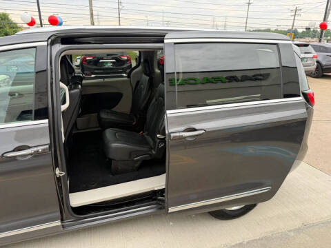 2017 Chrysler Pacifica Touring-L Plus