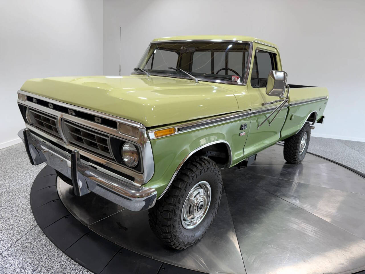 1976 Ford F-250 38